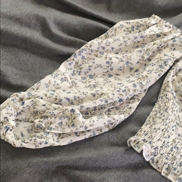 Spring floral crop top with princess sleeves - Picture 2 of 3